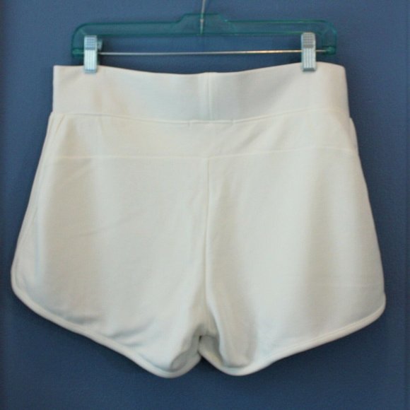 ATHLETA Serenity Beyond Soft Shortie Shorts Ivory - Picture 3 of 8